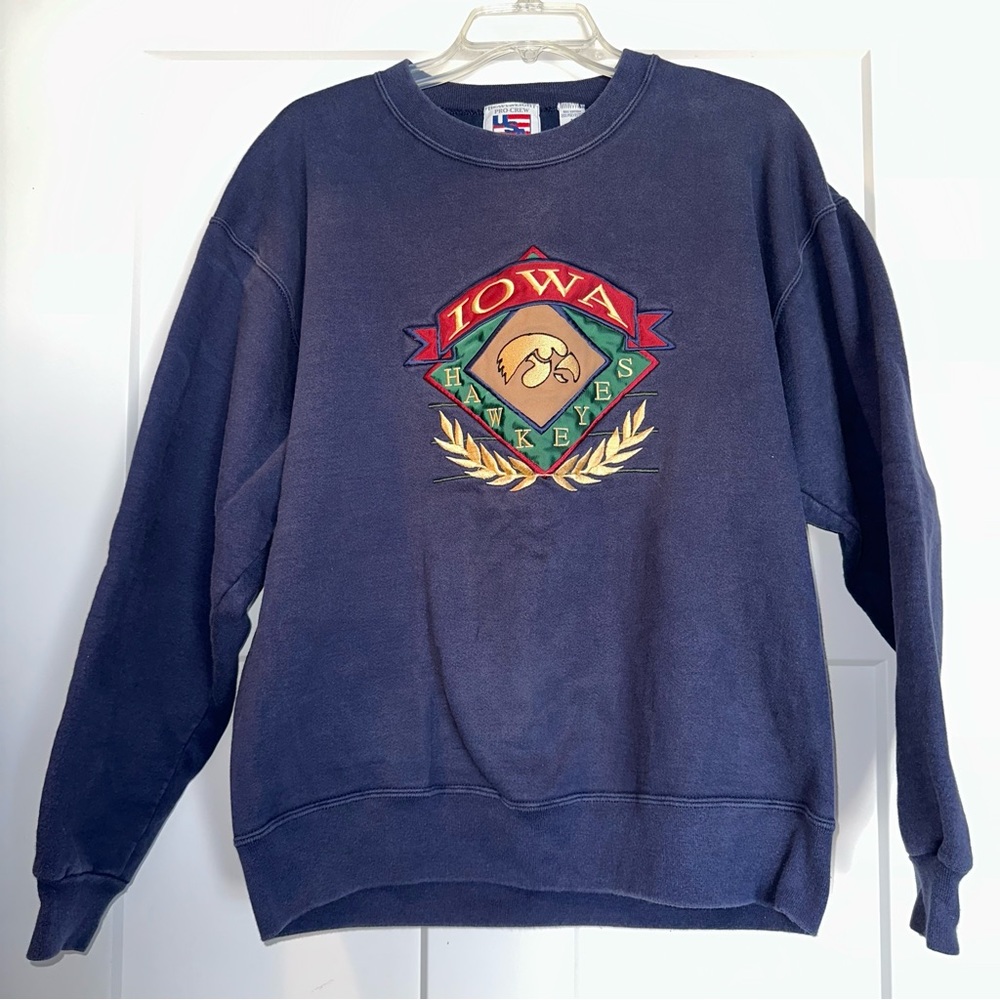 Vtg 80s/90s Iowa Hawkeyes USA Player embroidered sweatshirt Large granny-core